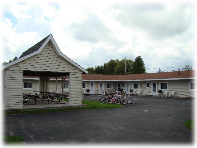 Image of the Poplars Resort courtyard